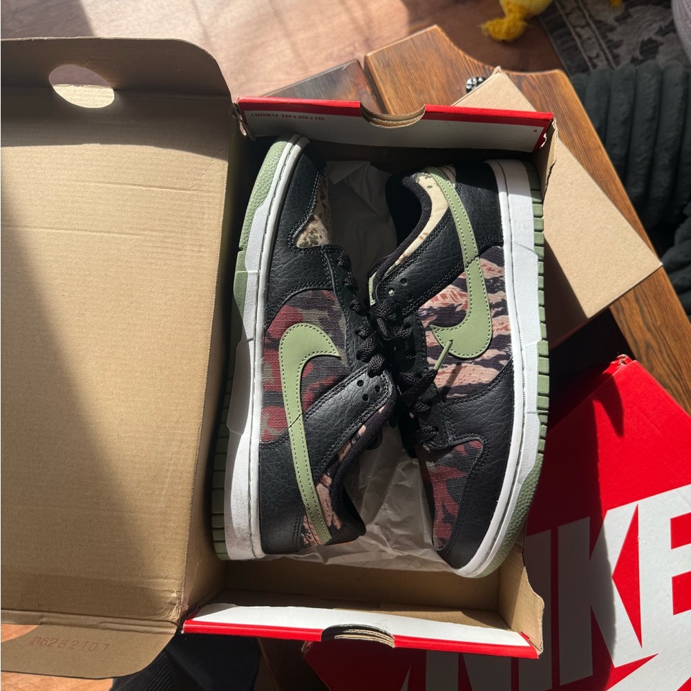 Nike Red Dunk Low SE Box